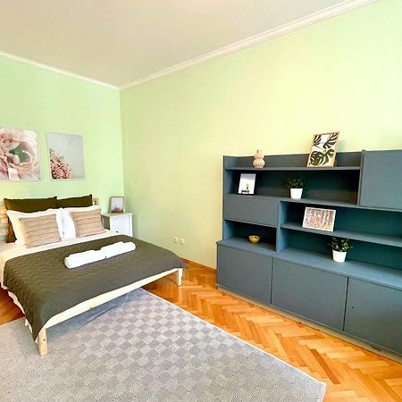Bohemian Bright & Calm 2Br - Top Center - Private Balcony Sofya Dış mekan fotoğraf